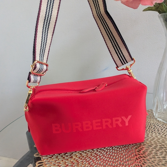 Burberry - Picture 4 of 12